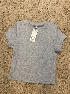 NWT Uniqlo Gray Mini T-Shirt - Size Medium